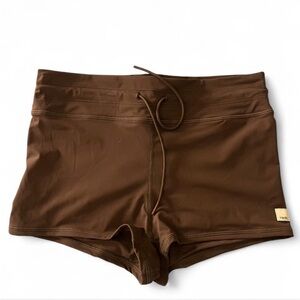 Vuori shorts brown